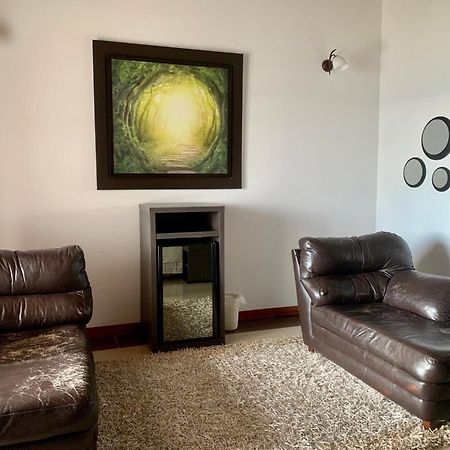 Serenity Suites Casa Boutique บูการามังกา ภายนอก รูปภาพ