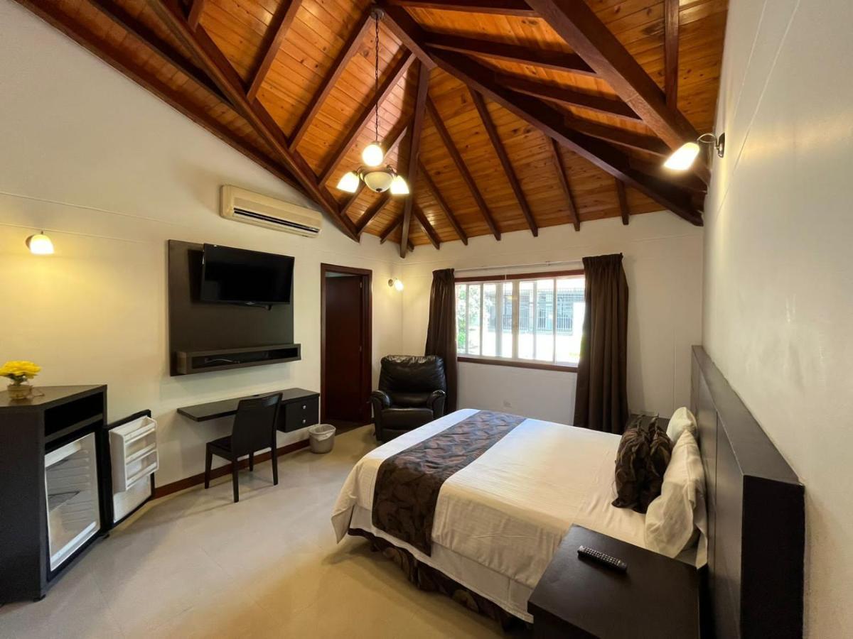 Serenity Suites Casa Boutique บูการามังกา ภายนอก รูปภาพ