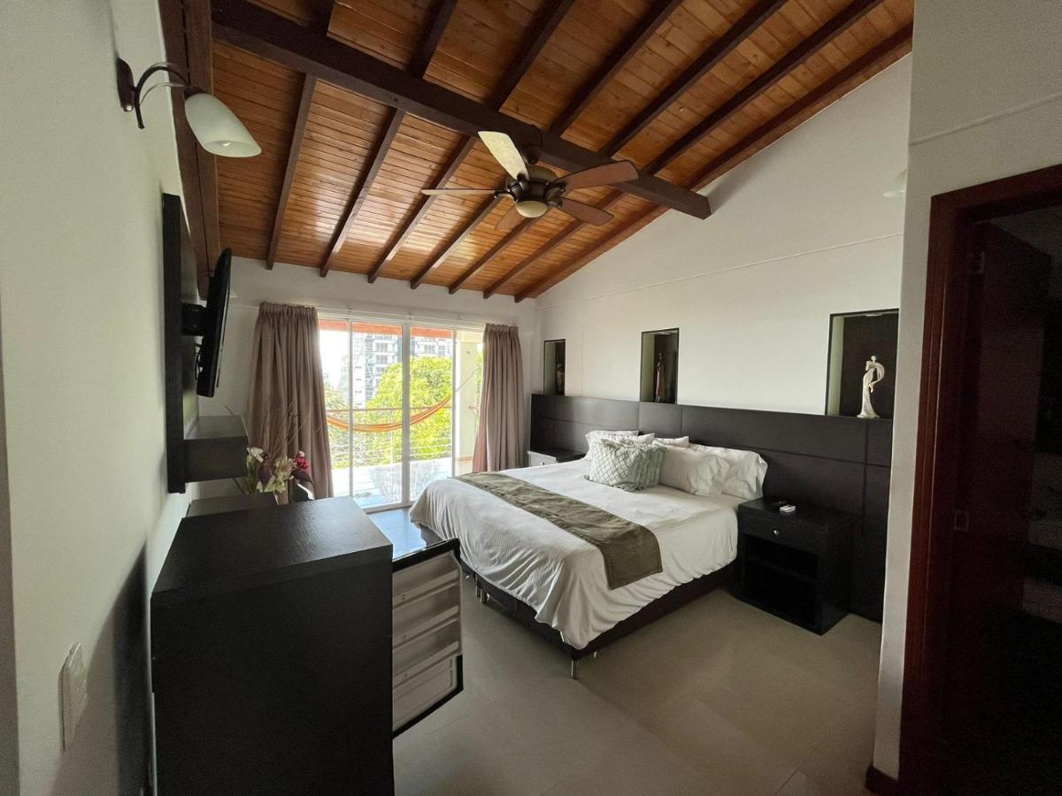 Serenity Suites Casa Boutique บูการามังกา ภายนอก รูปภาพ