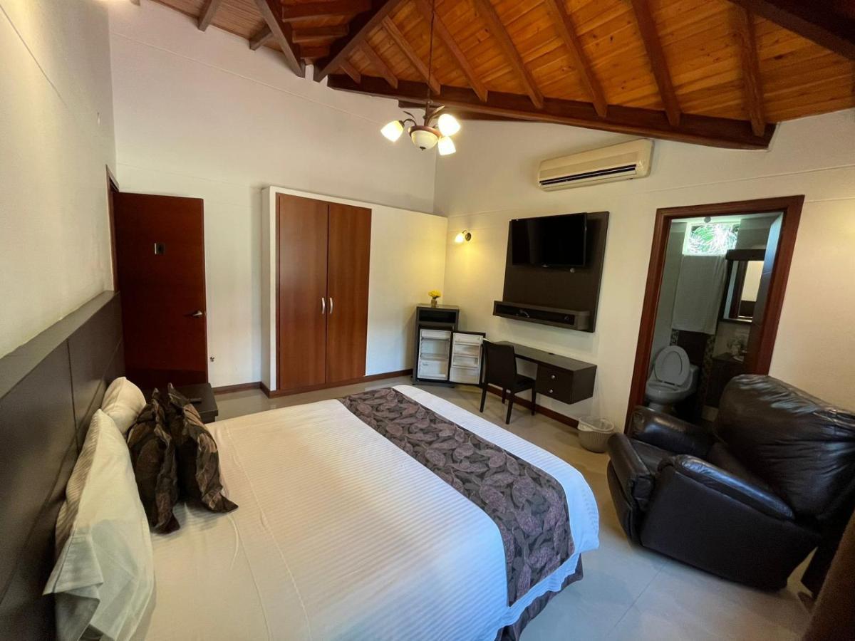 Serenity Suites Casa Boutique บูการามังกา ภายนอก รูปภาพ