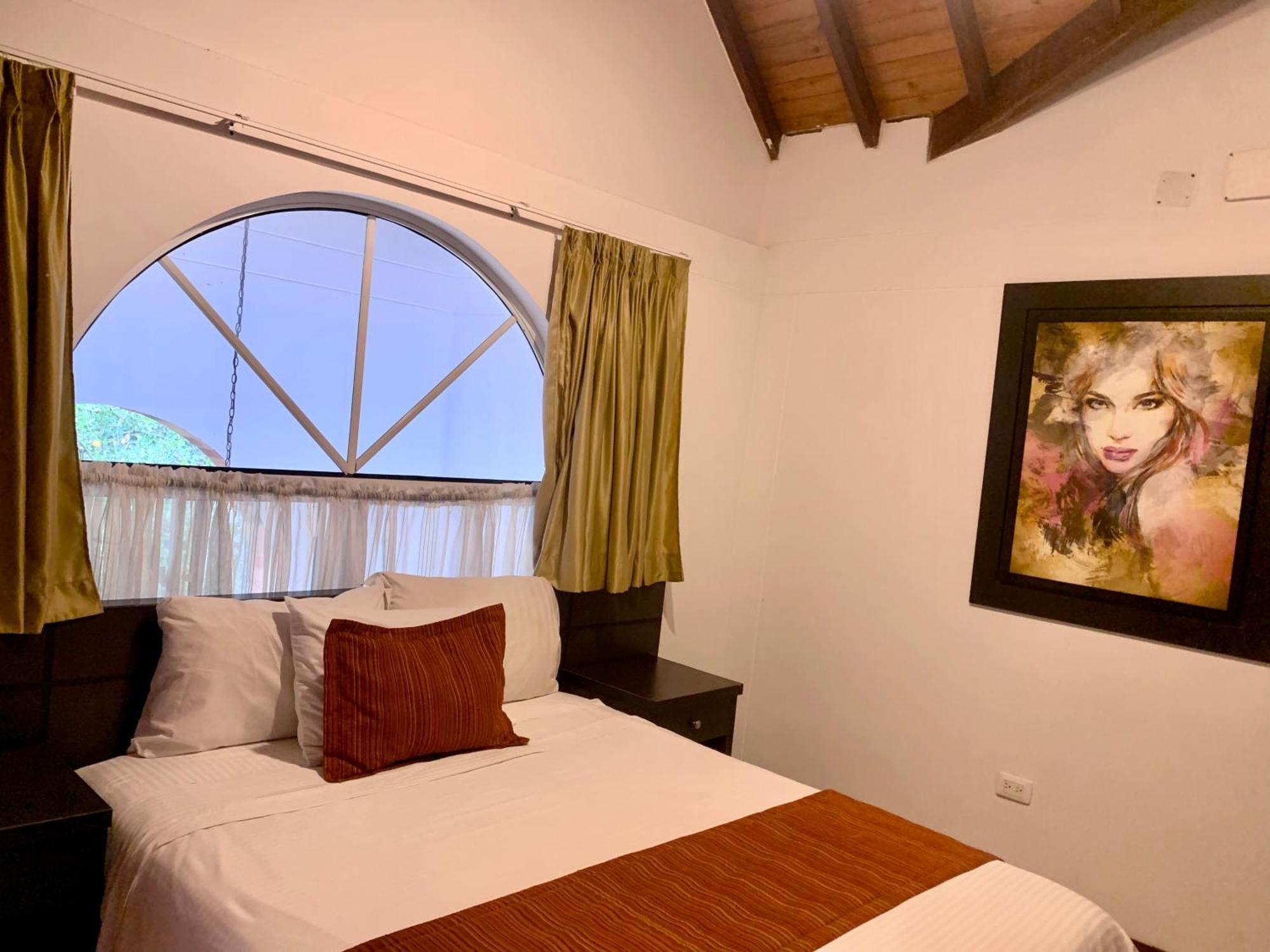 Serenity Suites Casa Boutique บูการามังกา ภายนอก รูปภาพ