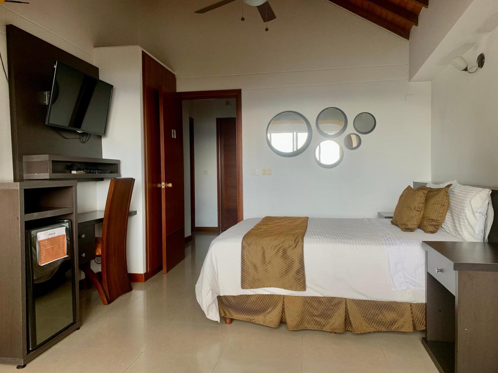 Serenity Suites Casa Boutique บูการามังกา ภายนอก รูปภาพ