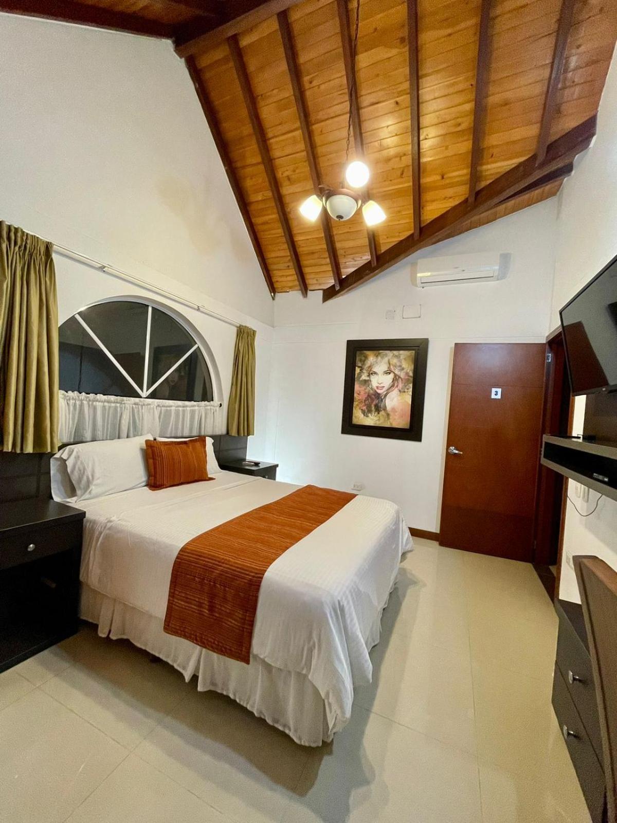 Serenity Suites Casa Boutique บูการามังกา ภายนอก รูปภาพ