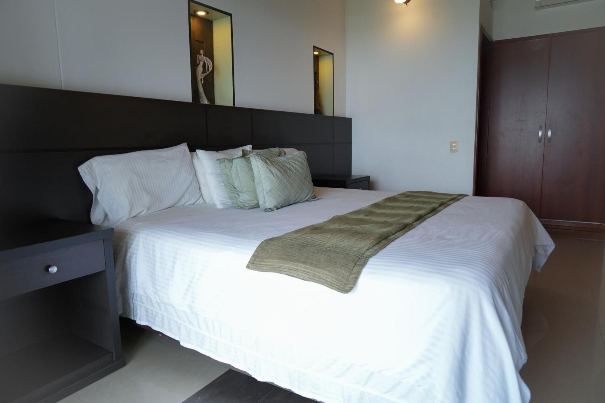 Serenity Suites Casa Boutique บูการามังกา ภายนอก รูปภาพ