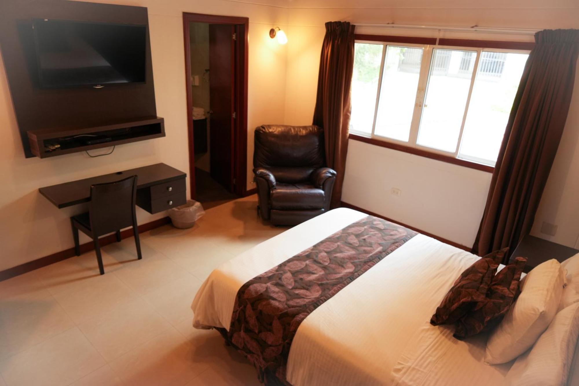 Serenity Suites Casa Boutique บูการามังกา ภายนอก รูปภาพ