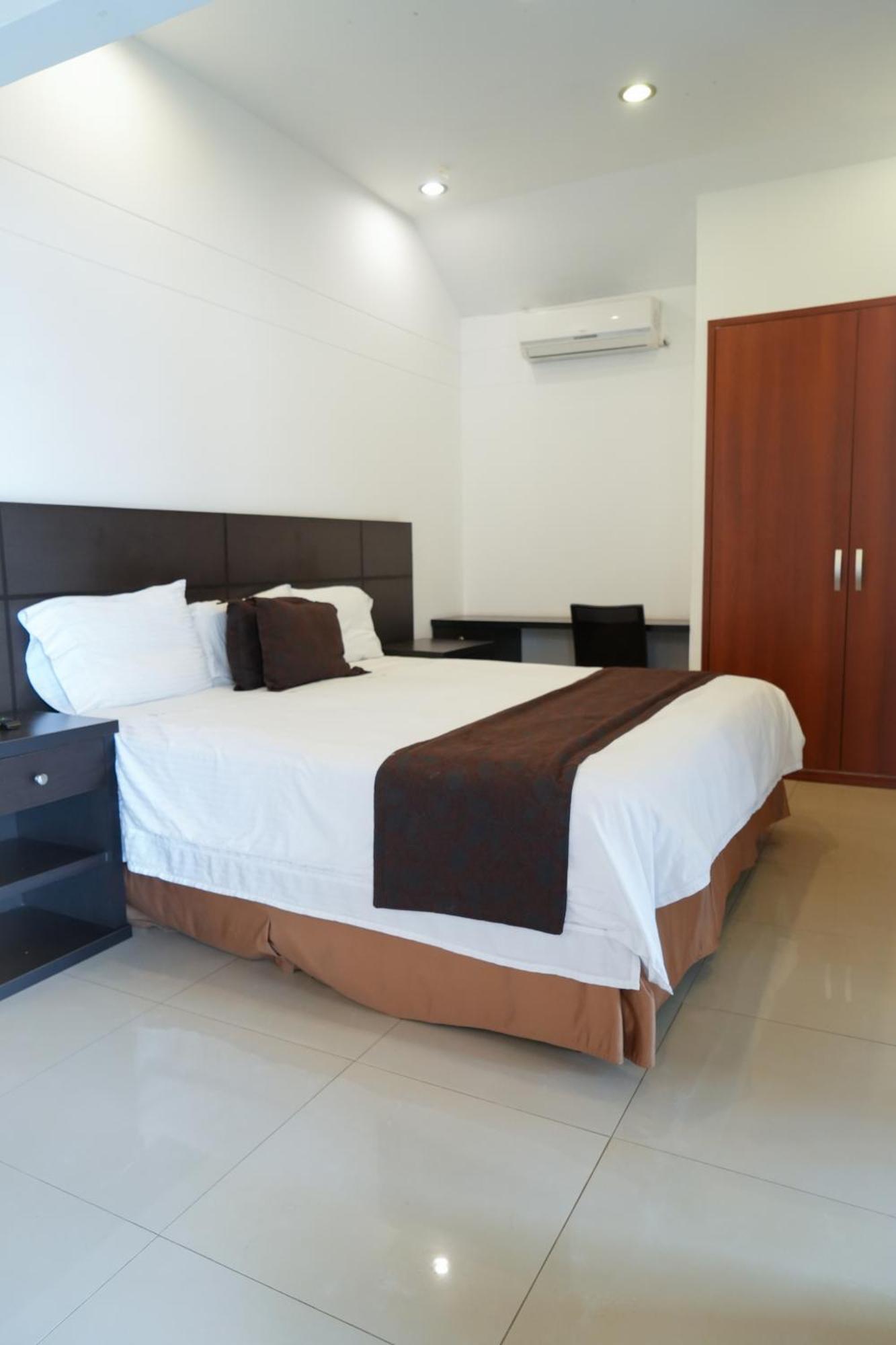 Serenity Suites Casa Boutique บูการามังกา ภายนอก รูปภาพ