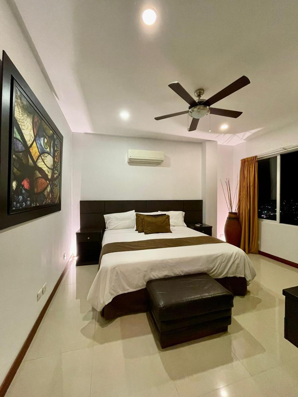 Serenity Suites Casa Boutique บูการามังกา ภายนอก รูปภาพ