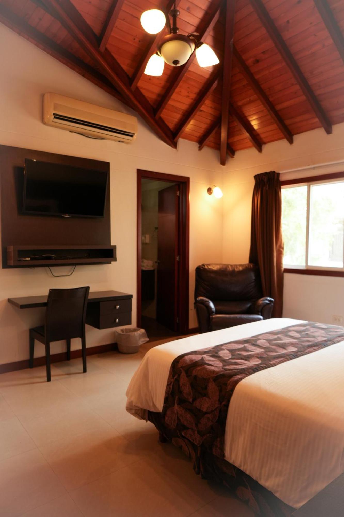 Serenity Suites Casa Boutique บูการามังกา ภายนอก รูปภาพ