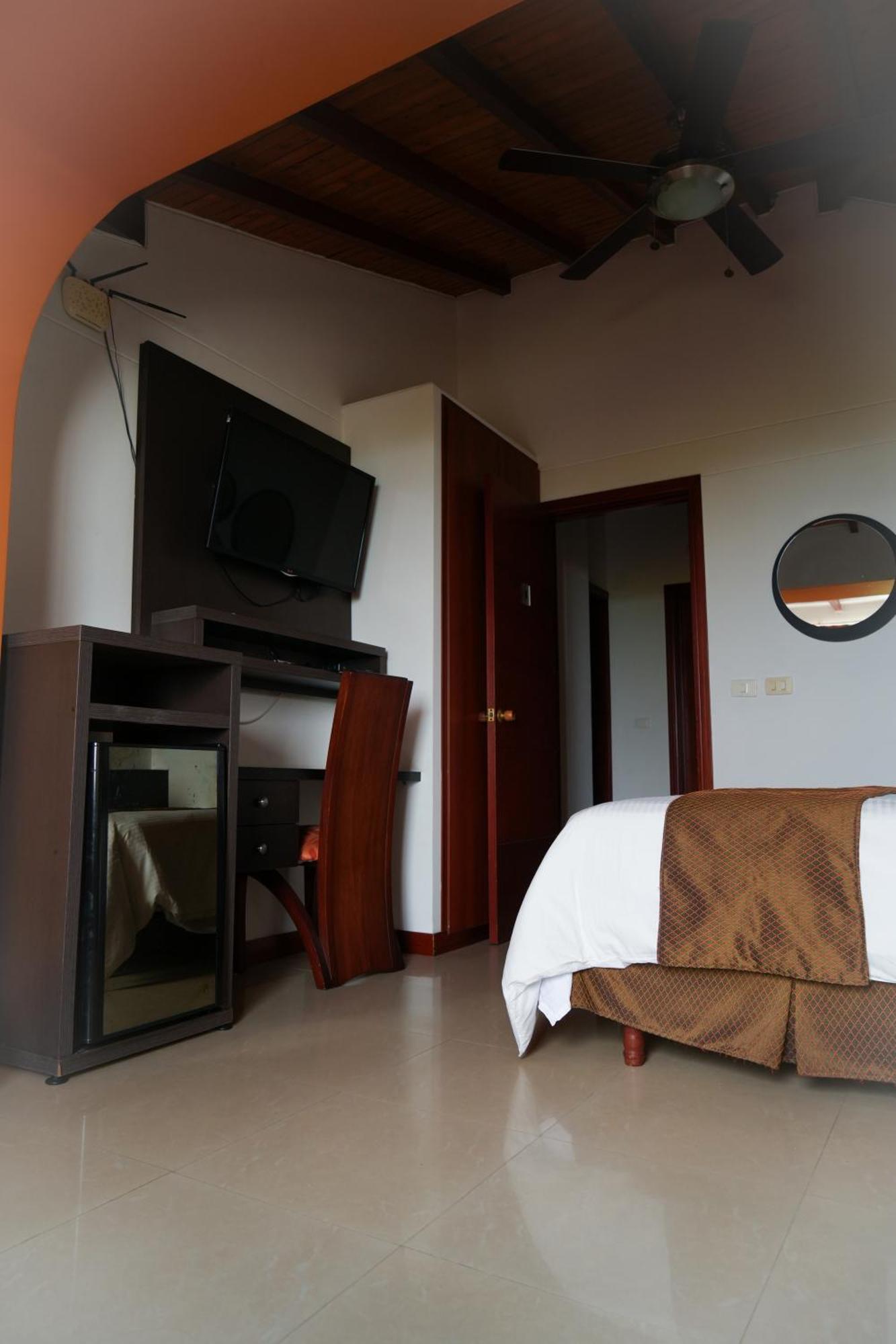 Serenity Suites Casa Boutique บูการามังกา ภายนอก รูปภาพ