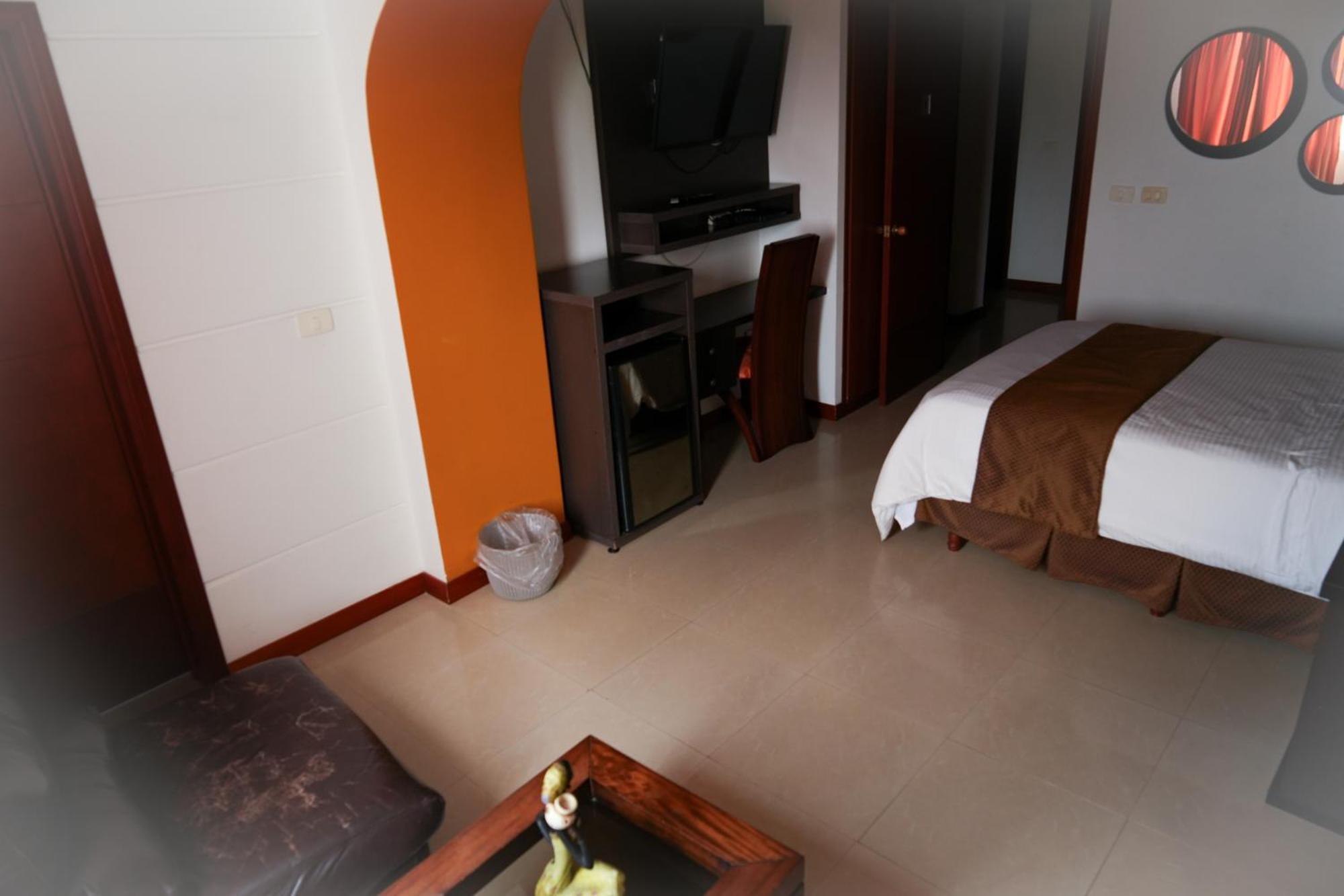 Serenity Suites Casa Boutique บูการามังกา ภายนอก รูปภาพ