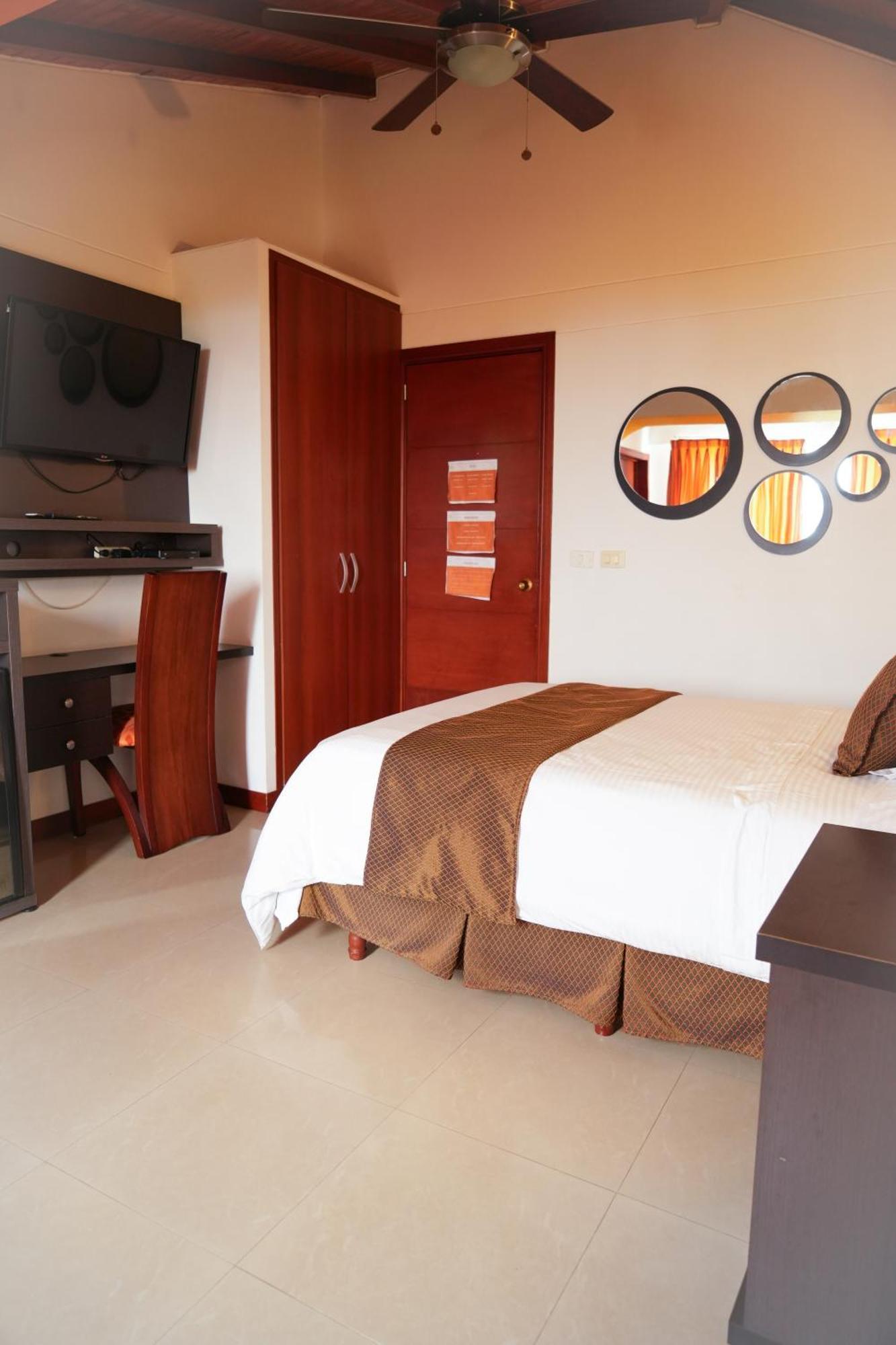 Serenity Suites Casa Boutique บูการามังกา ภายนอก รูปภาพ