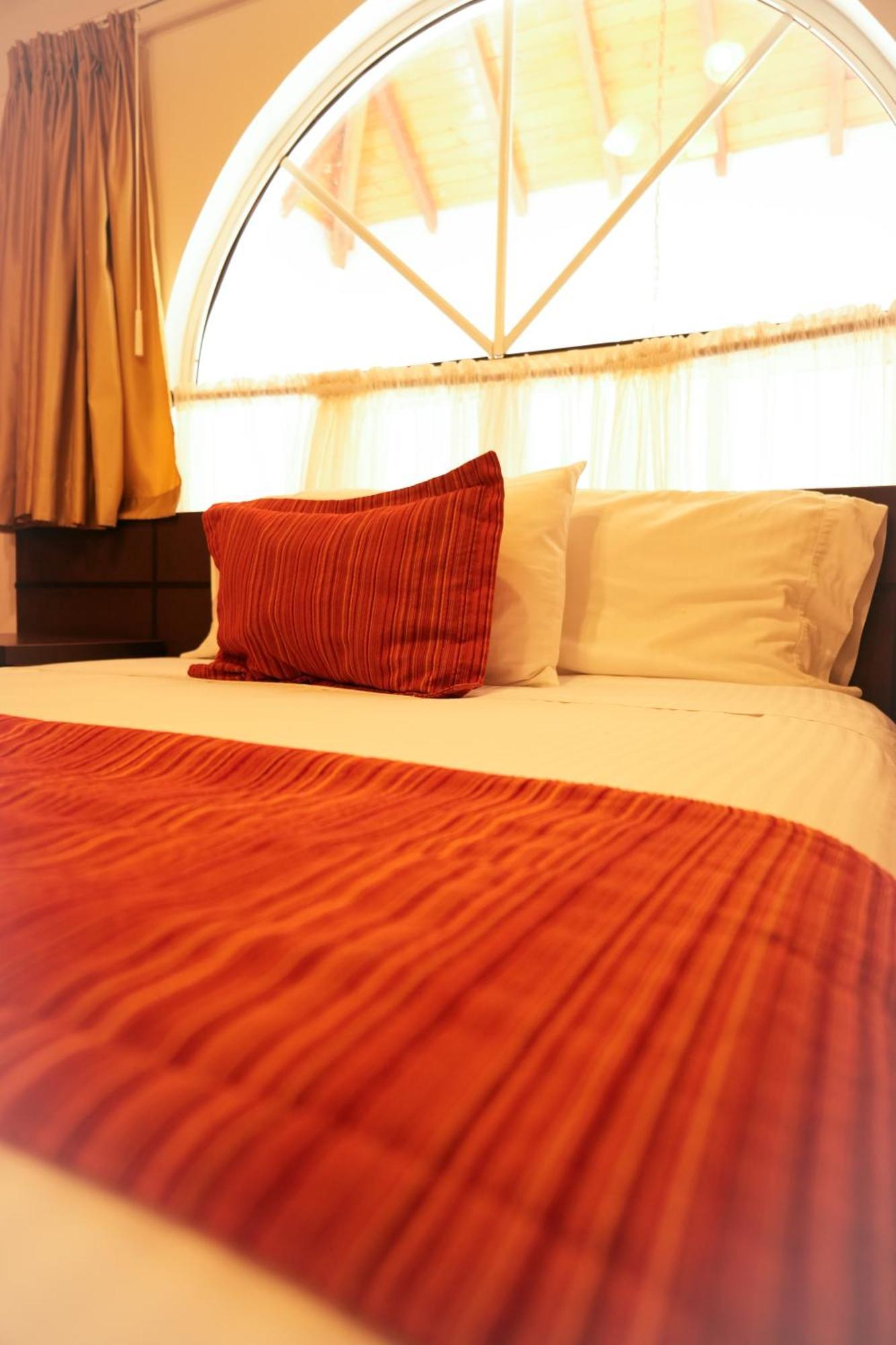 Serenity Suites Casa Boutique บูการามังกา ภายนอก รูปภาพ