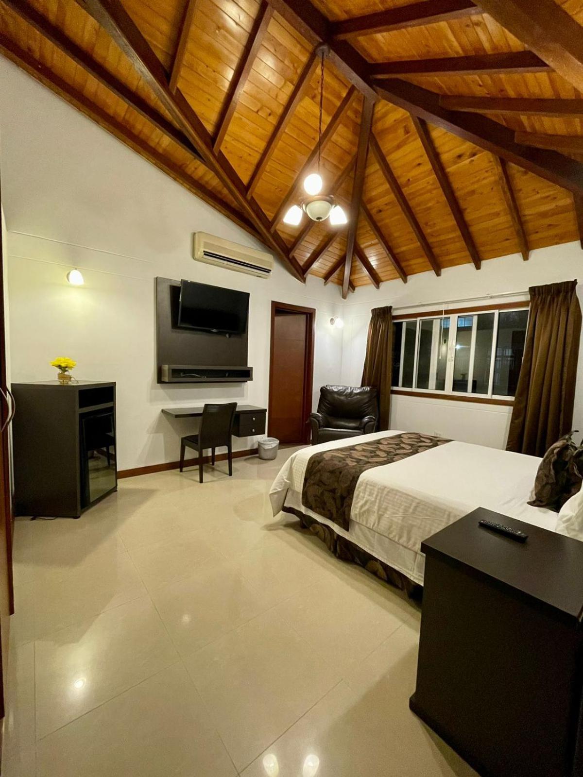 Serenity Suites Casa Boutique บูการามังกา ภายนอก รูปภาพ