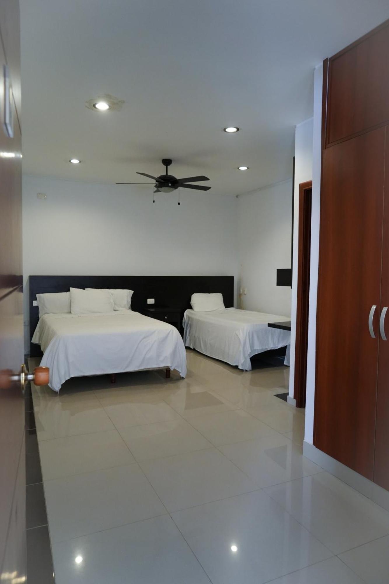 Serenity Suites Casa Boutique บูการามังกา ภายนอก รูปภาพ