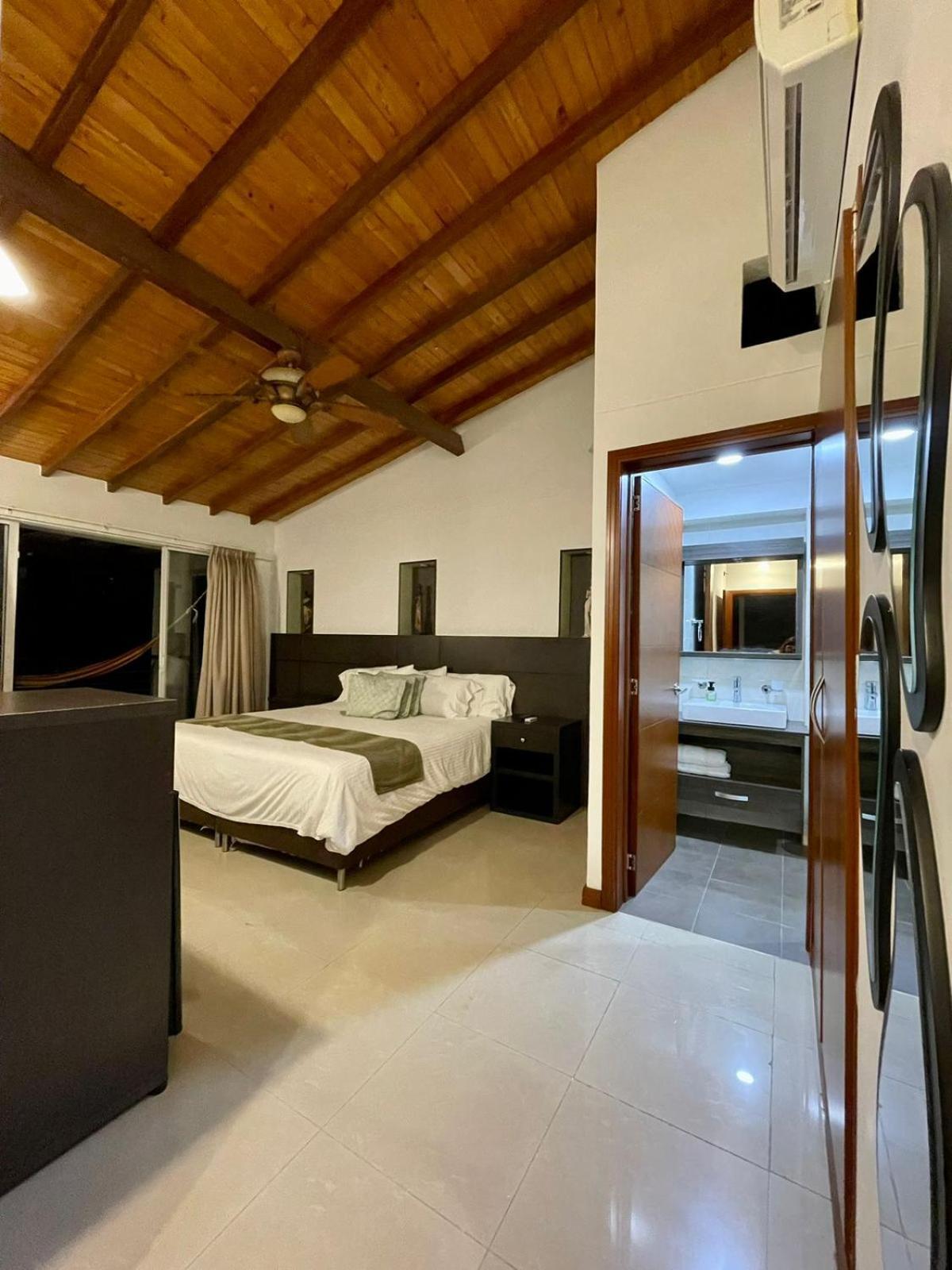 Serenity Suites Casa Boutique บูการามังกา ภายนอก รูปภาพ