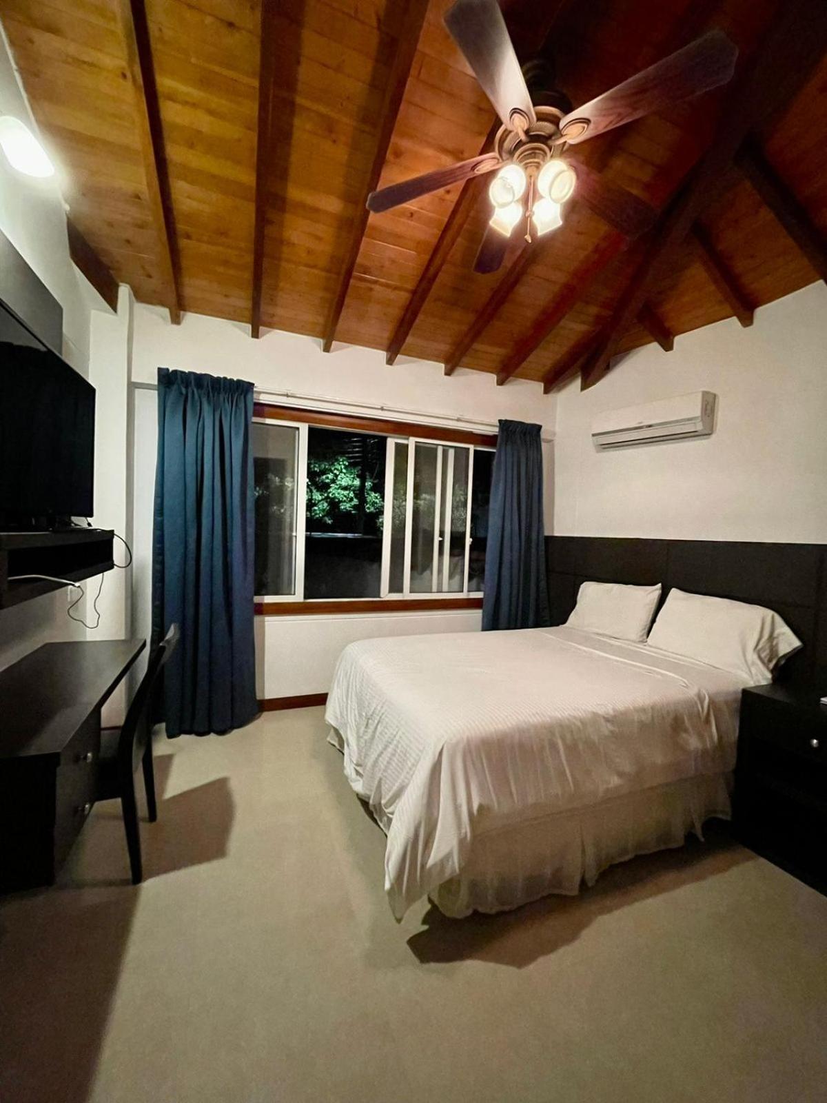 Serenity Suites Casa Boutique บูการามังกา ภายนอก รูปภาพ