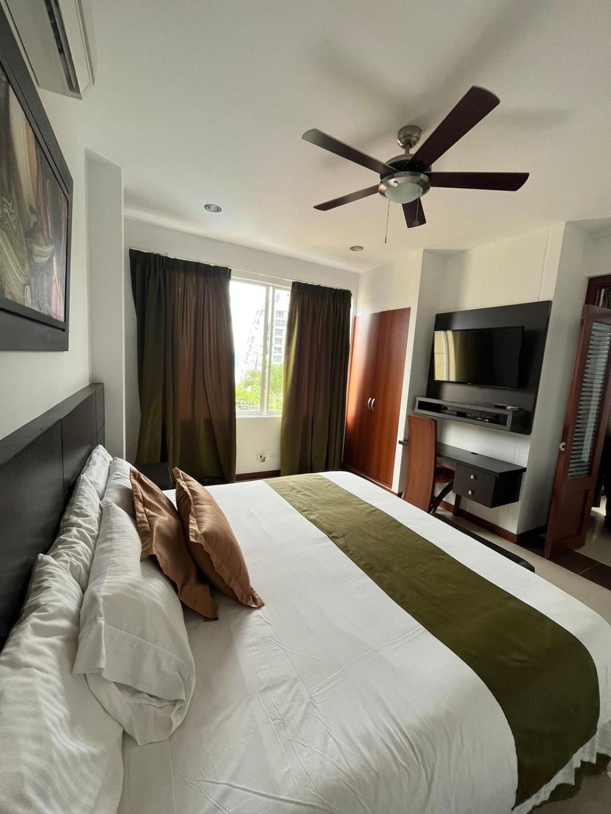 Serenity Suites Casa Boutique บูการามังกา ภายนอก รูปภาพ